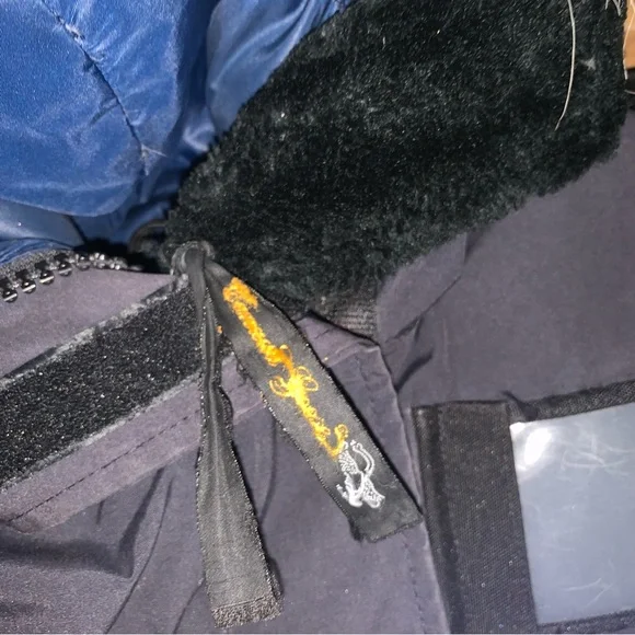 Canada Goose Resolute Parka - the most practical/functional, Canada Goose jacket - Picture 15 of 16